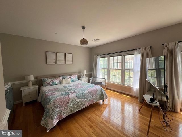 7443 CARRIAGE HILLS DR, Mclean, VA 22102