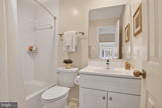 1113-D N STUART ST, Arlington, VA 22201