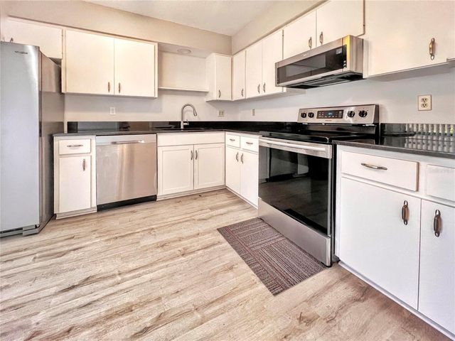 5549 BOULDER BOULEVARD 7, Sarasota, FL 34233
