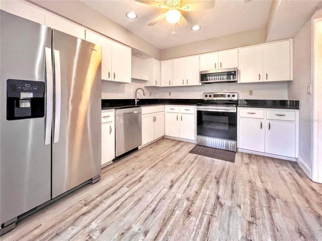 5549 BOULDER BOULEVARD 7, Sarasota, FL 34233