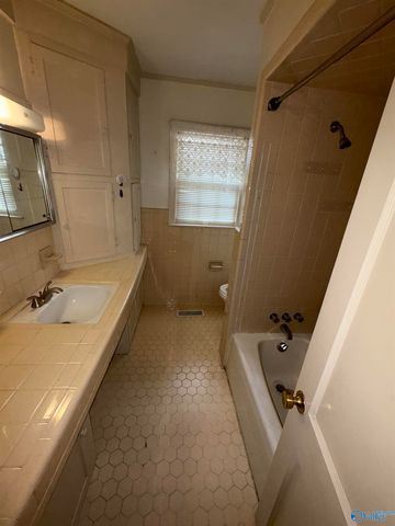 1511 SE 10th Avenue, Decatur, AL 35601