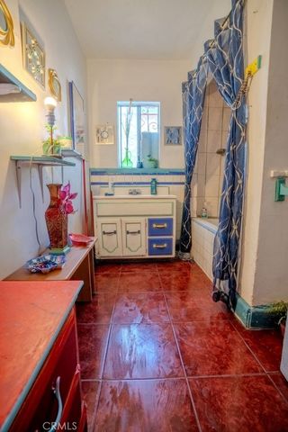 628 E 76th Place, Los Angeles, CA 90001