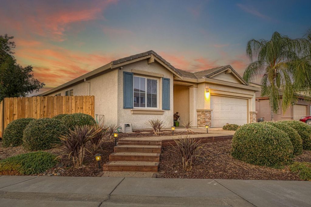 Image 1 of property listing at 588 Peach Drive, Chowchilla, CA 93610