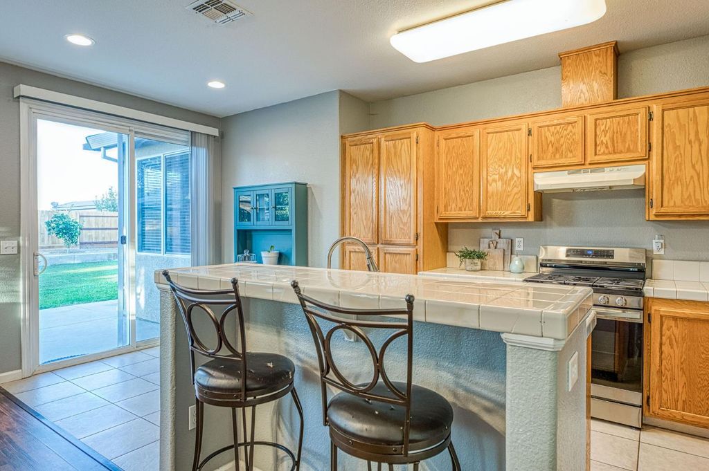 Image 14 of property listing at 588 Peach Drive, Chowchilla, CA 93610
