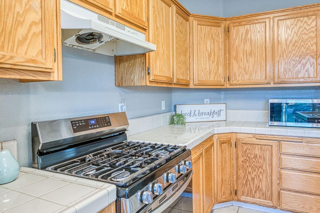 Image 15 of property listing at 588 Peach Drive, Chowchilla, CA 93610