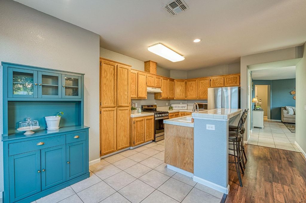 Image 17 of property listing at 588 Peach Drive, Chowchilla, CA 93610