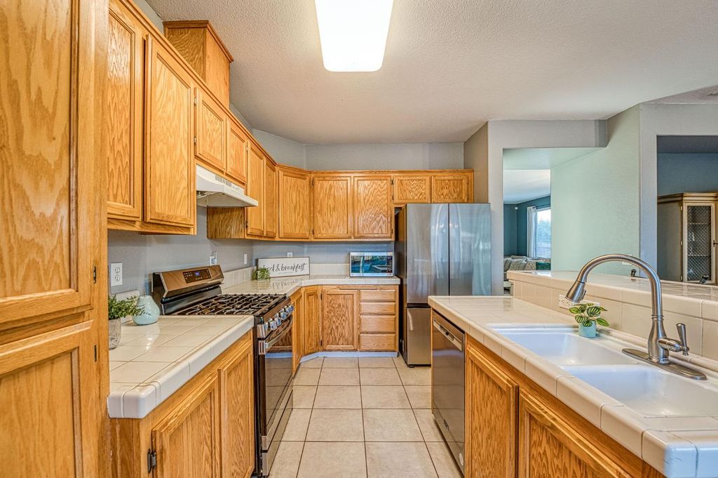 Image 18 of property listing at 588 Peach Drive, Chowchilla, CA 93610