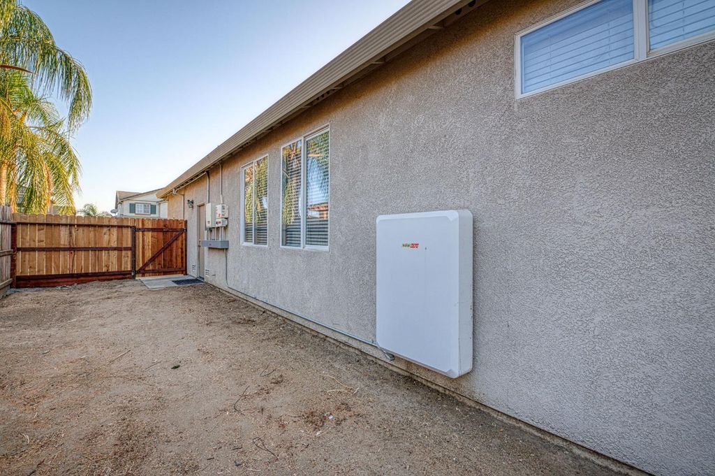 Image 19 of property listing at 588 Peach Drive, Chowchilla, CA 93610