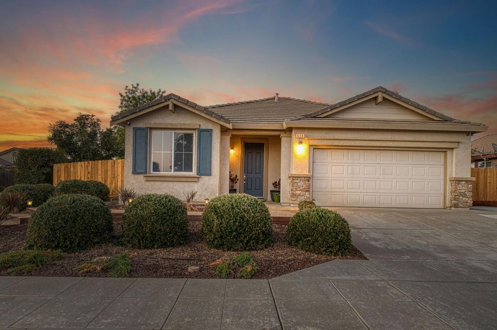 Image 2 of property listing at 588 Peach Drive, Chowchilla, CA 93610