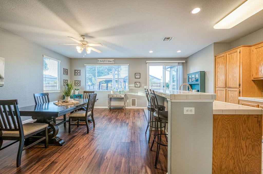 Image 20 of property listing at 588 Peach Drive, Chowchilla, CA 93610