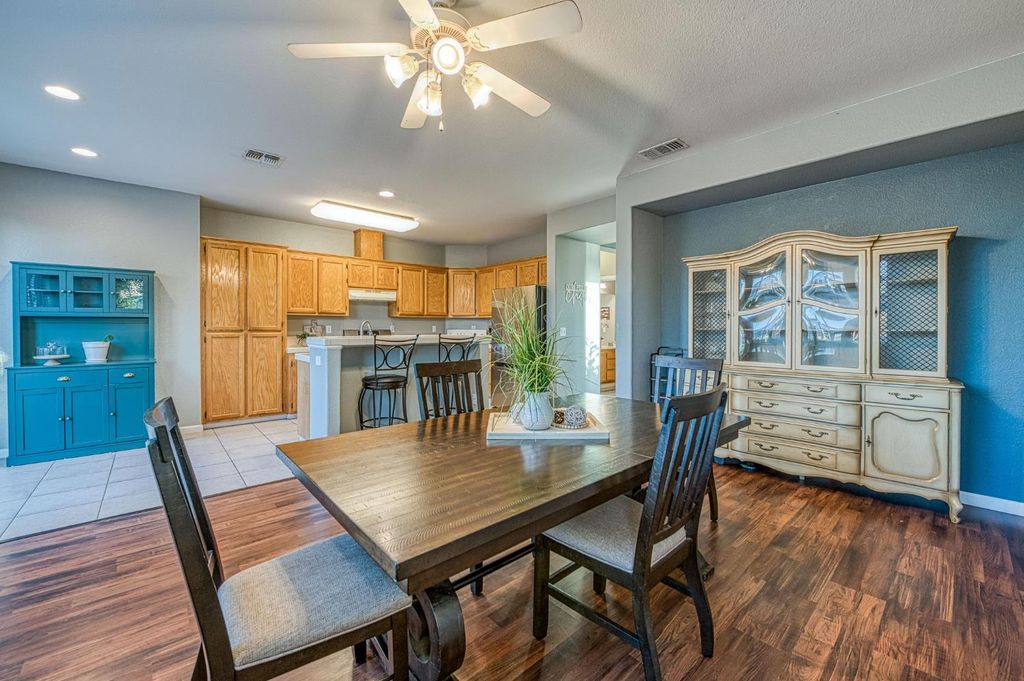 Image 23 of property listing at 588 Peach Drive, Chowchilla, CA 93610