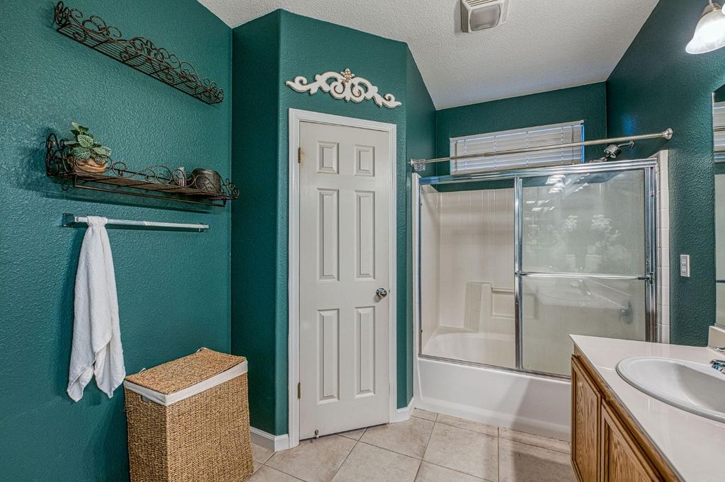 Image 28 of property listing at 588 Peach Drive, Chowchilla, CA 93610
