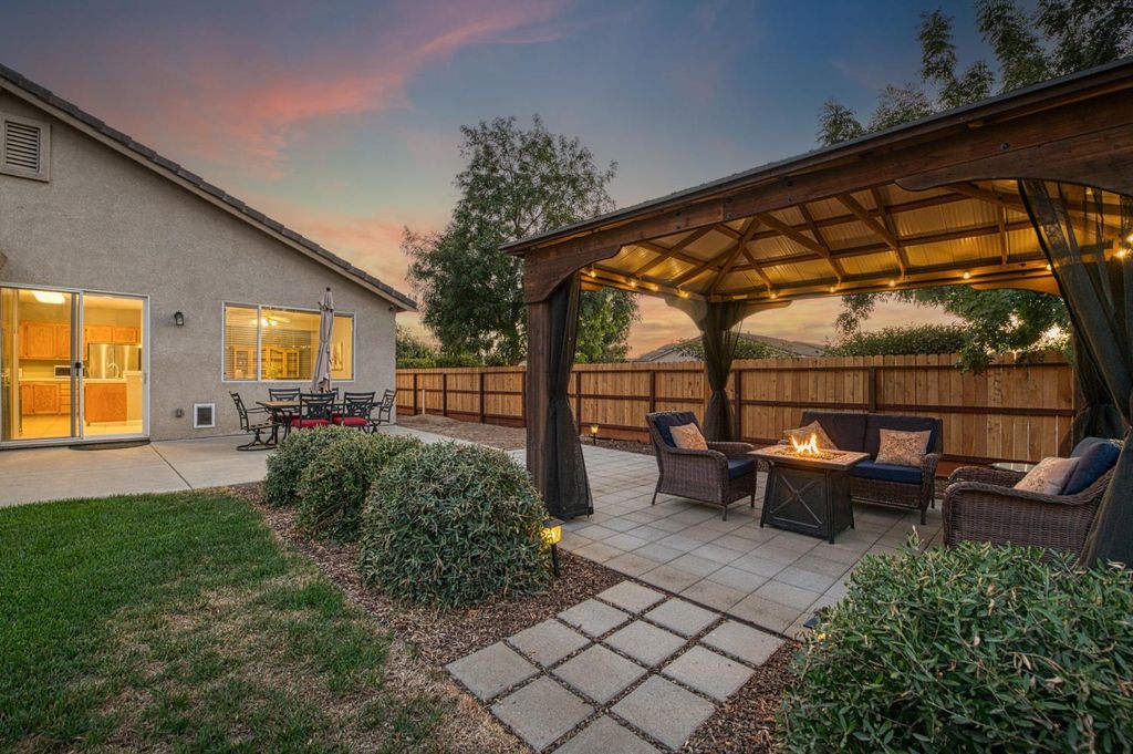 Image 3 of property listing at 588 Peach Drive, Chowchilla, CA 93610