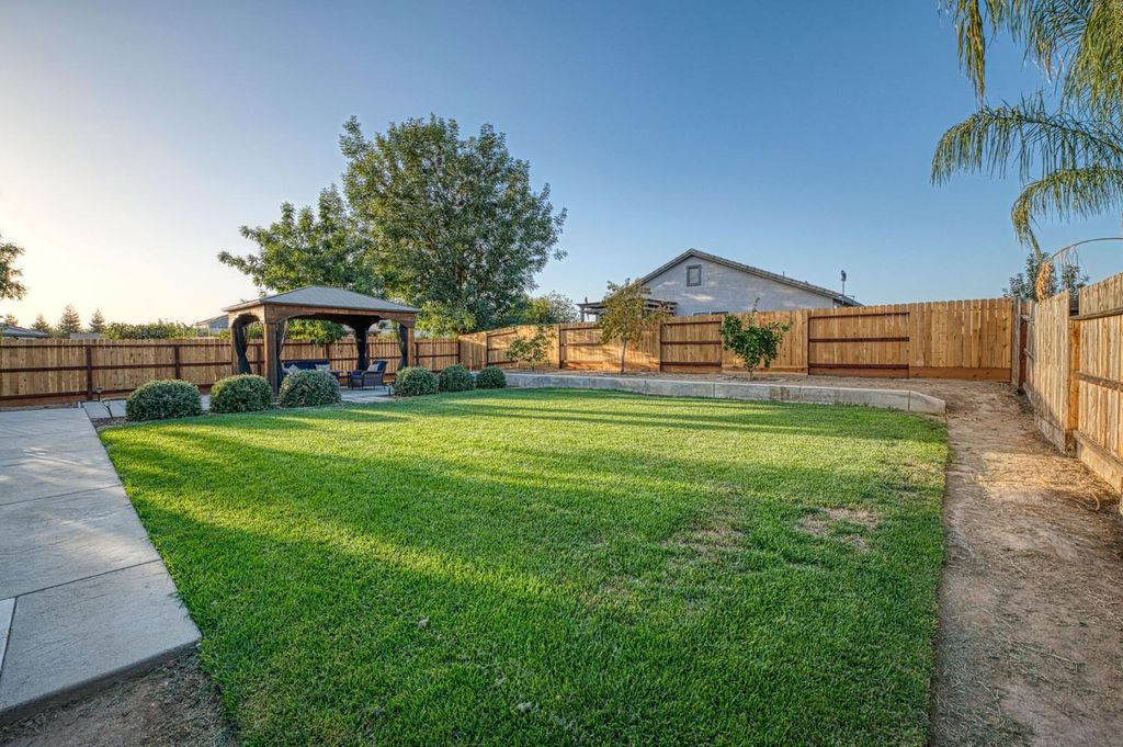 Image 32 of property listing at 588 Peach Drive, Chowchilla, CA 93610