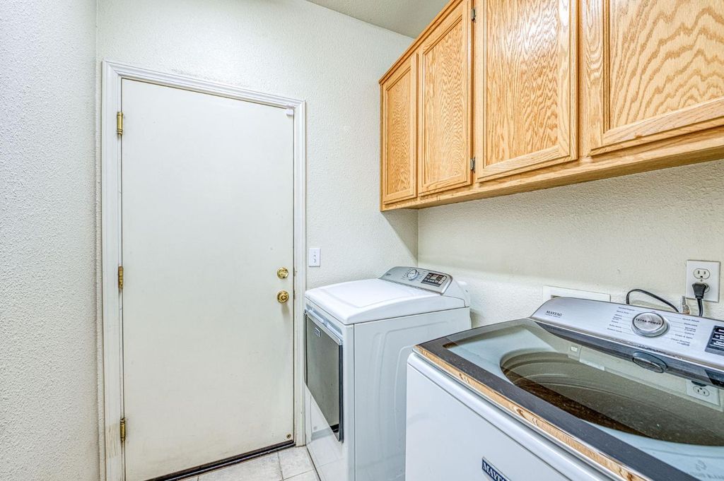Image 39 of property listing at 588 Peach Drive, Chowchilla, CA 93610