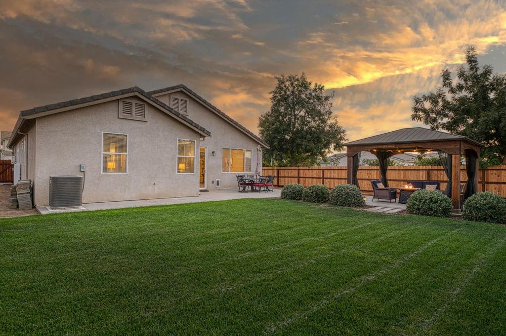 Image 4 of property listing at 588 Peach Drive, Chowchilla, CA 93610
