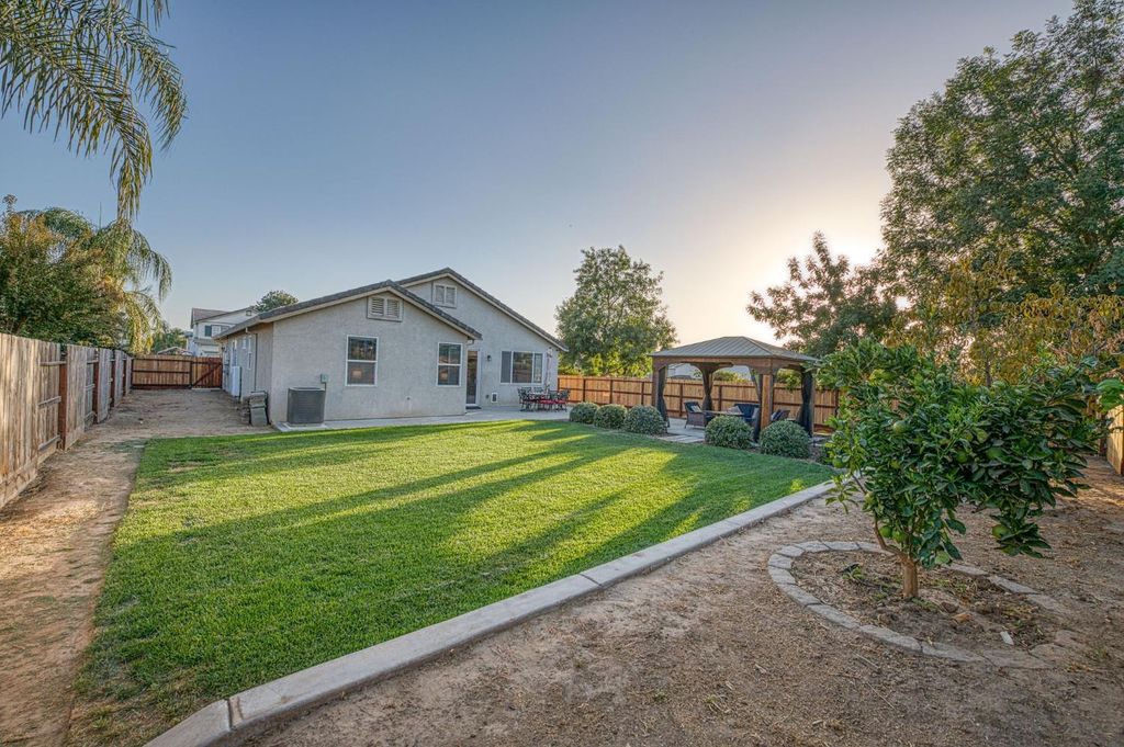 Image 44 of property listing at 588 Peach Drive, Chowchilla, CA 93610