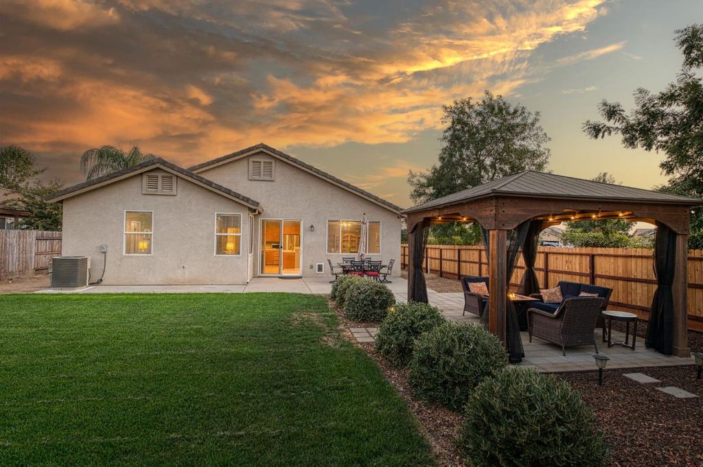 Image 5 of property listing at 588 Peach Drive, Chowchilla, CA 93610