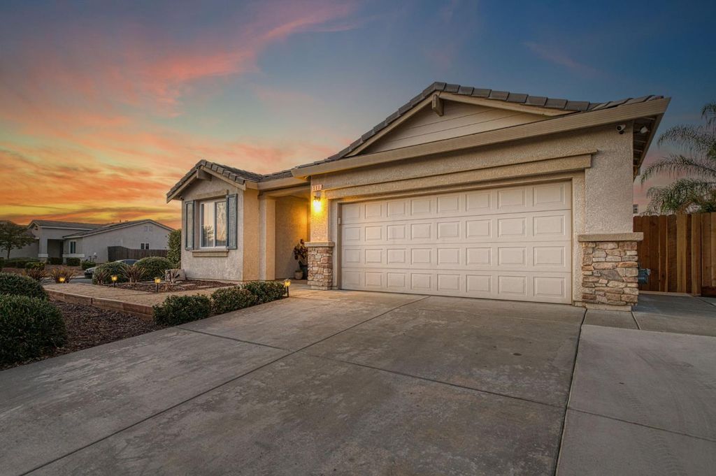 Image 6 of property listing at 588 Peach Drive, Chowchilla, CA 93610