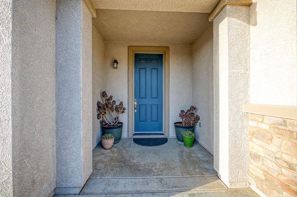 Image 8 of property listing at 588 Peach Drive, Chowchilla, CA 93610