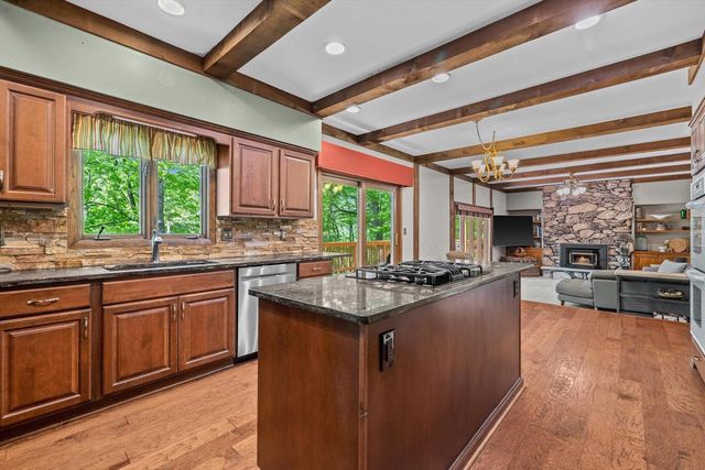 S87W28270 Lookout LANE, Mukwonago, WI 53149