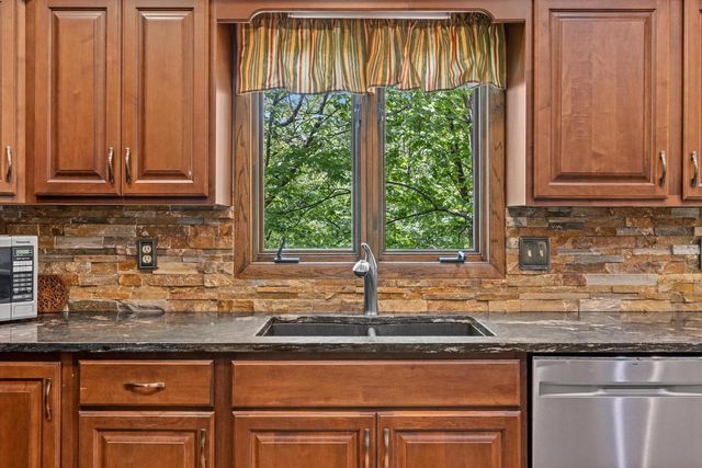 S87W28270 Lookout LANE, Mukwonago, WI 53149