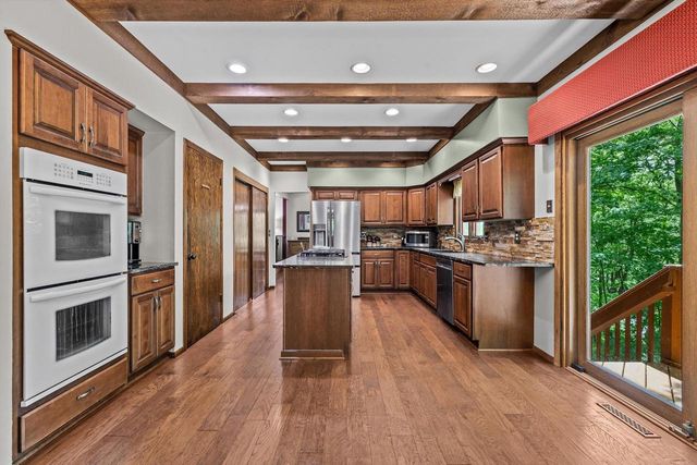 S87W28270 Lookout LANE, Mukwonago, WI 53149