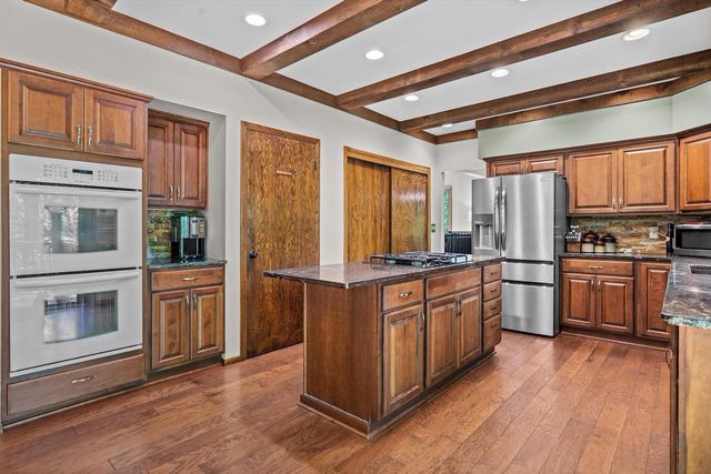 S87W28270 Lookout LANE, Mukwonago, WI 53149