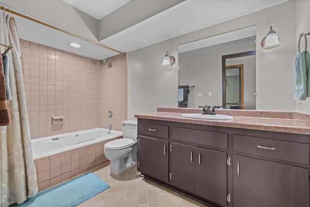 S87W28270 Lookout LANE, Mukwonago, WI 53149