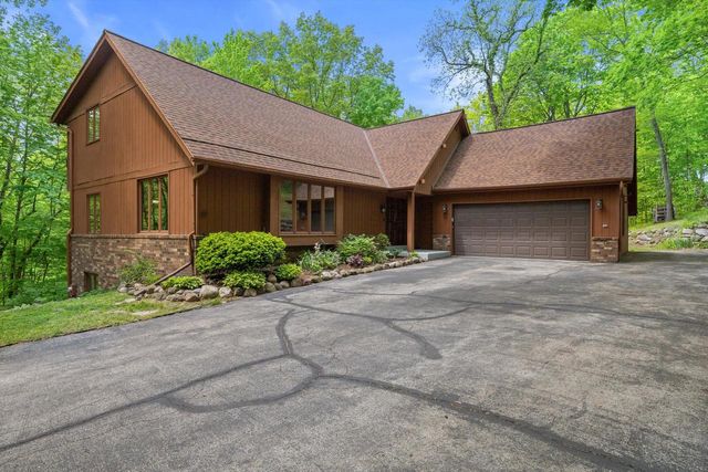 S87W28270 Lookout LANE, Mukwonago, WI 53149