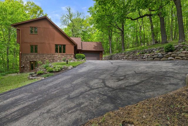 S87W28270 Lookout LANE, Mukwonago, WI 53149