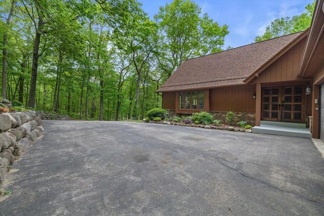 S87W28270 Lookout LANE, Mukwonago, WI 53149