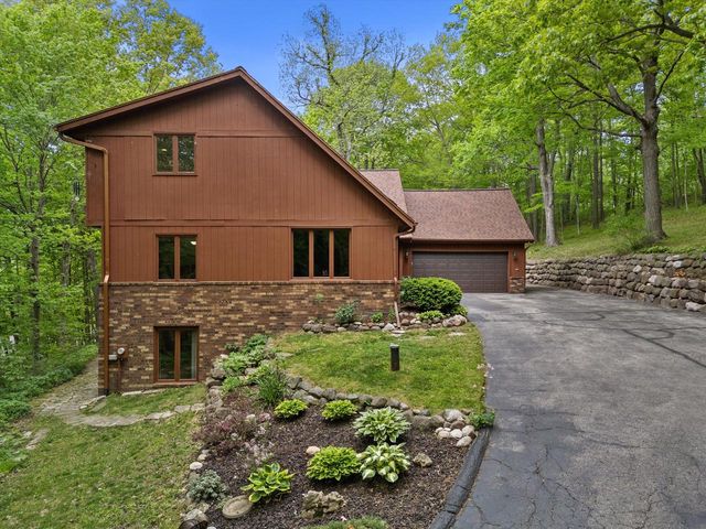 S87W28270 Lookout LANE, Mukwonago, WI 53149