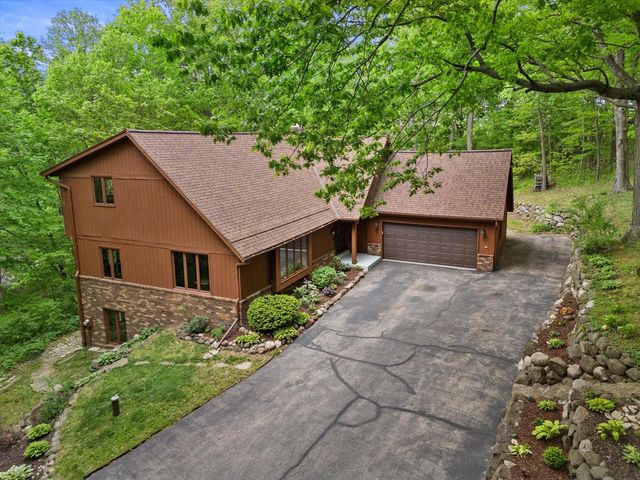 S87W28270 Lookout LANE, Mukwonago, WI 53149