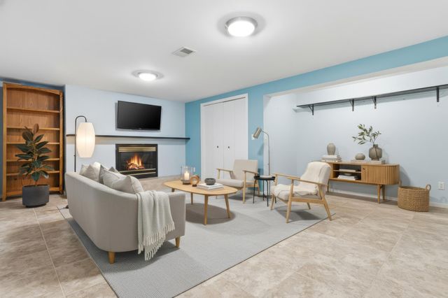 631 21st Avenue N, South Saint Paul, MN 55075