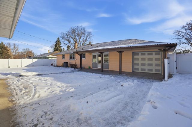 631 21st Avenue N, South Saint Paul, MN 55075