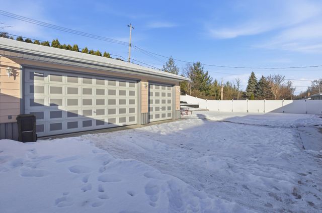 631 21st Avenue N, South Saint Paul, MN 55075