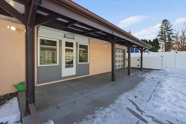 631 21st Avenue N, South Saint Paul, MN 55075