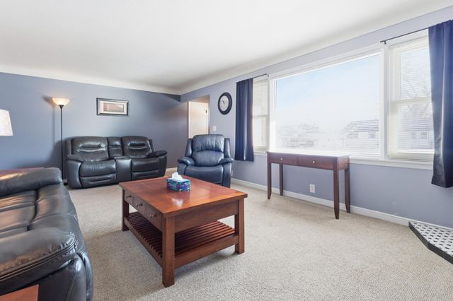 631 21st Avenue N, South Saint Paul, MN 55075