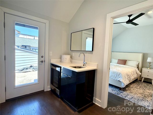 1070 Kenilworth Avenue, Charlotte, NC 28204