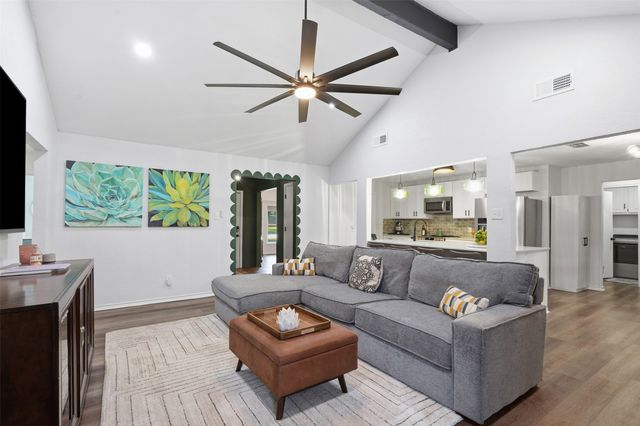 700 Highland Crest Drive, Hurst, TX 76054