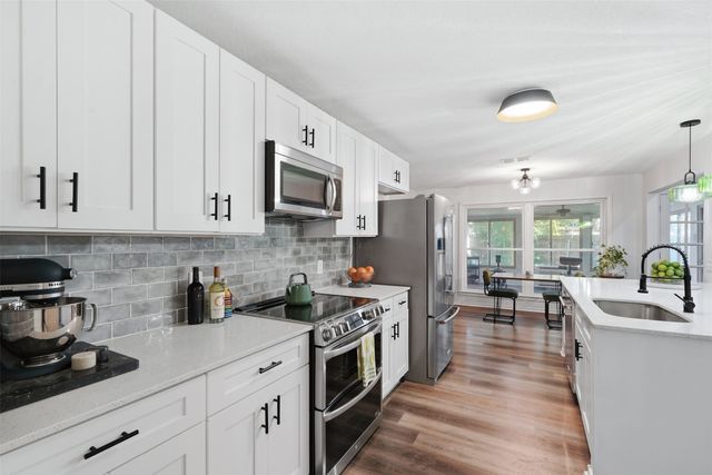 700 Highland Crest Drive, Hurst, TX 76054