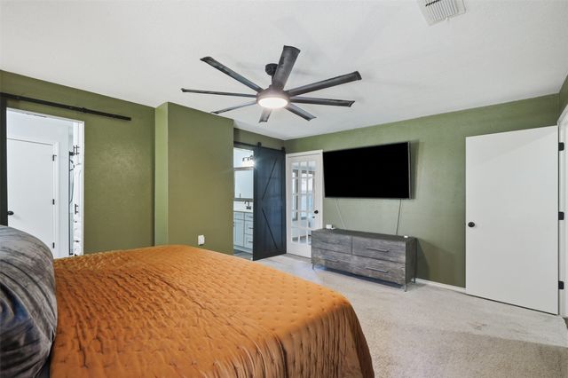 700 Highland Crest Drive, Hurst, TX 76054