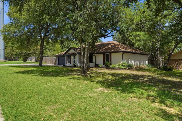 700 Highland Crest Drive, Hurst, TX 76054