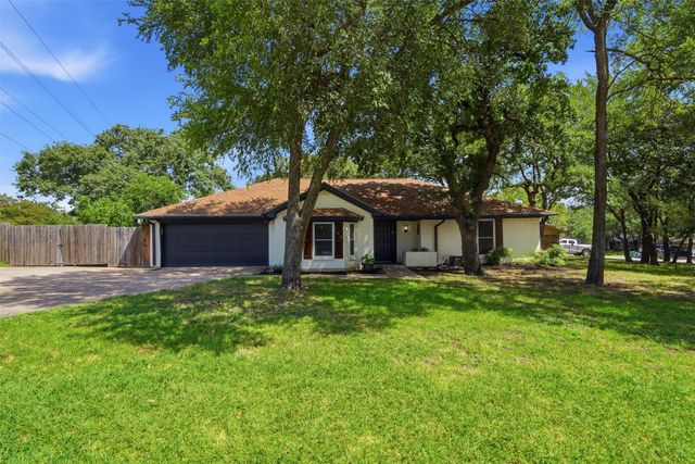 700 Highland Crest Drive, Hurst, TX 76054