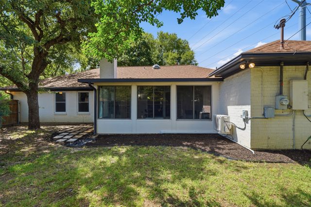 700 Highland Crest Drive, Hurst, TX 76054