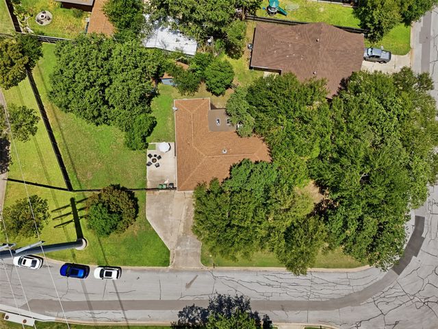 700 Highland Crest Drive, Hurst, TX 76054