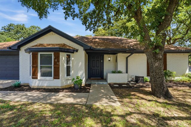 700 Highland Crest Drive, Hurst, TX 76054