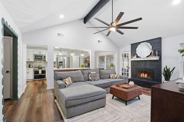700 Highland Crest Drive, Hurst, TX 76054