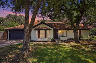 700 Highland Crest Drive, Hurst, TX 76054